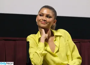 Zendaya nude photo #2038
