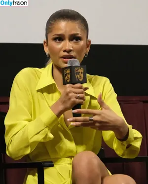 Zendaya nude photo #2041