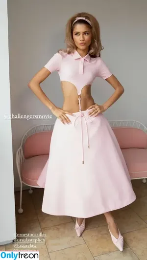Zendaya nude photo #2048