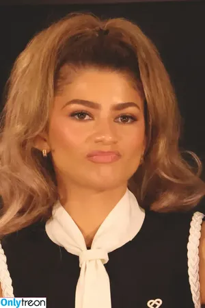 Zendaya nude photo #2056