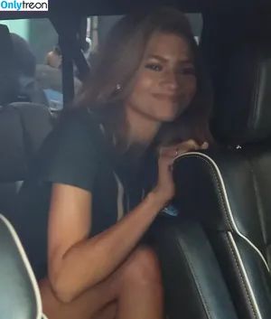 Zendaya nude photo #2113
