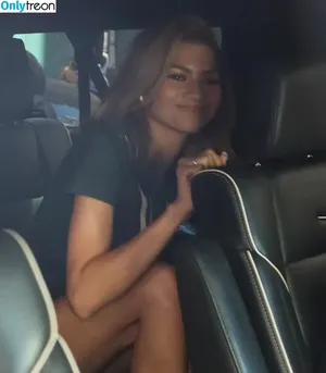 Zendaya nude photo #2132