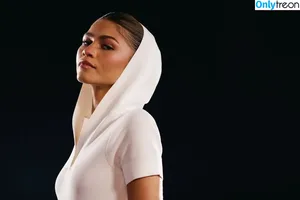Zendaya nude photo #2189