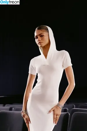 Zendaya nude photo #2190