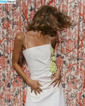 Zendaya nude photo #2225