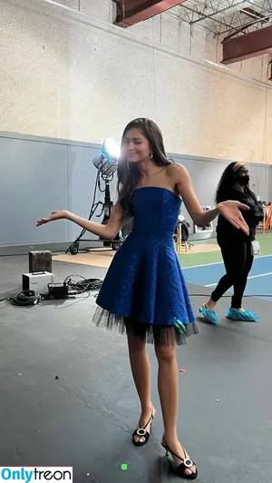 Zendaya nude photo #2228