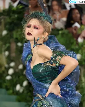 Zendaya nude photo #2255