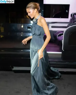 Zendaya nude photo #2325