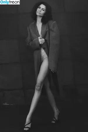 Zendaya nude photo #2342