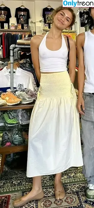 Zendaya nude photo #2350