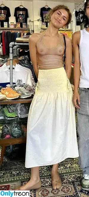 Zendaya nude photo #2351