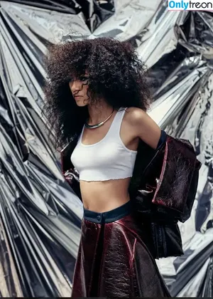 Zendaya nude photo #2371