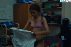 Zendaya nude photo #2378
