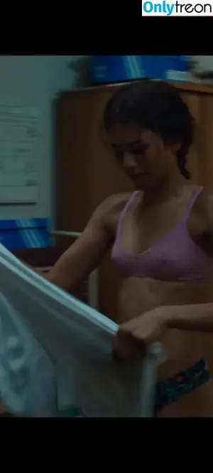 Zendaya nude photo #2434