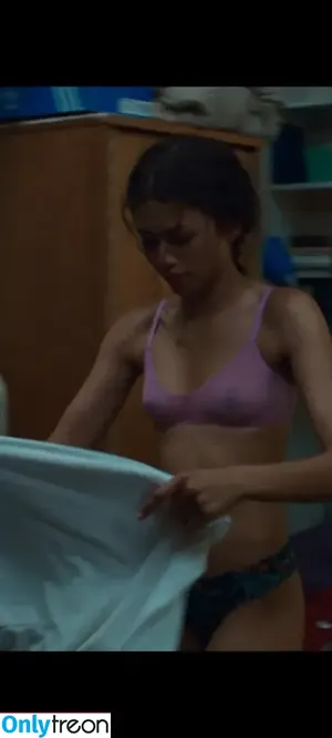 Zendaya nude photo #2435