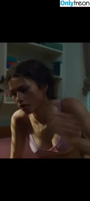 Zendaya nude photo #2442