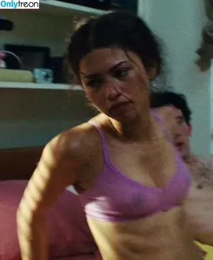 Zendaya nude photo #2462