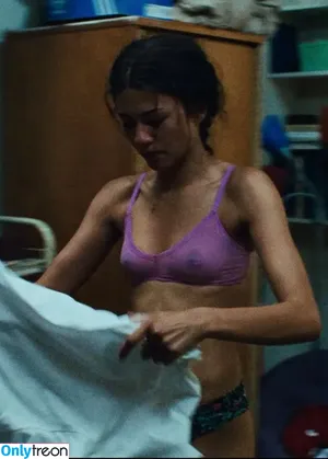 Zendaya nude photo #2463