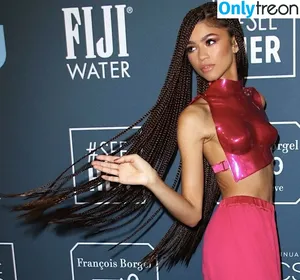 Zendaya nude photo #2485