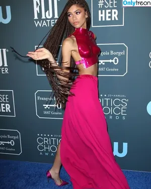 Zendaya nude photo #2488