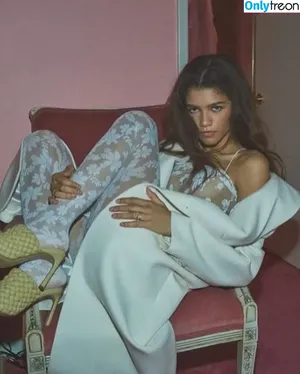 Zendaya nude photo #2493