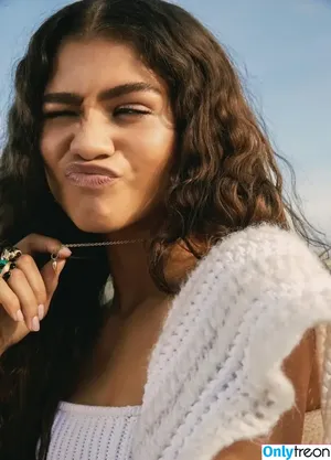 Zendaya nude photo #2497