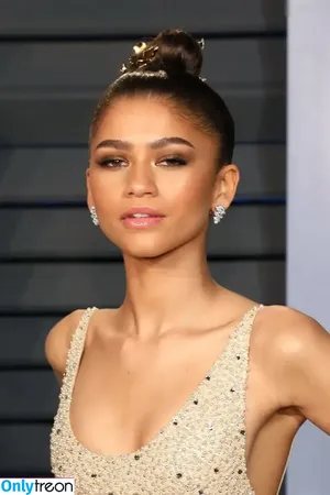 Zendaya nude photo #2527