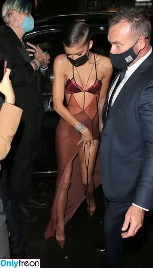 Zendaya nude photo #2555