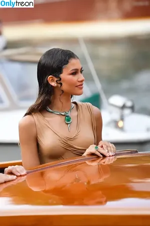 Zendaya nude photo #2652