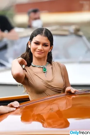 Zendaya nude photo #2653