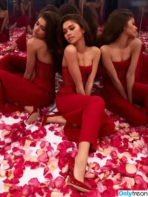 Zendaya nude photo #2662