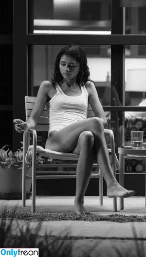 Zendaya nude photo #2666