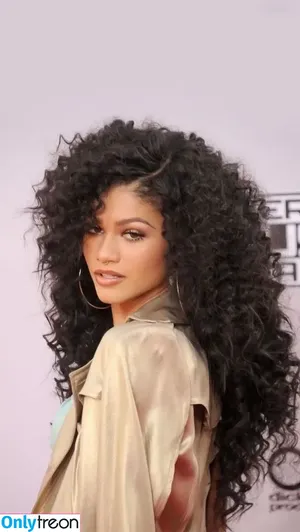 Zendaya nude photo #2674