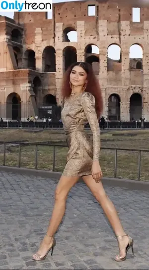 Zendaya nude photo #2679