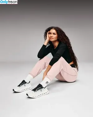 Zendaya nude photo #2689
