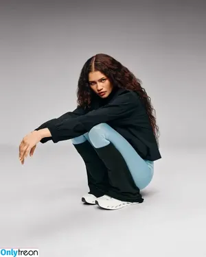 Zendaya nude photo #2693