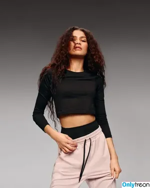 Zendaya nude photo #2696