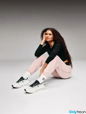 Zendaya nude photo #2707
