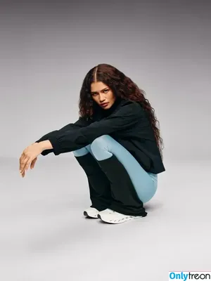 Zendaya nude photo #2708