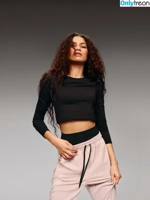 Zendaya nude photo #2709
