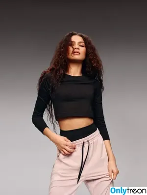 Zendaya nude photo #2714