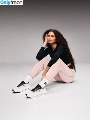 Zendaya nude photo #2715