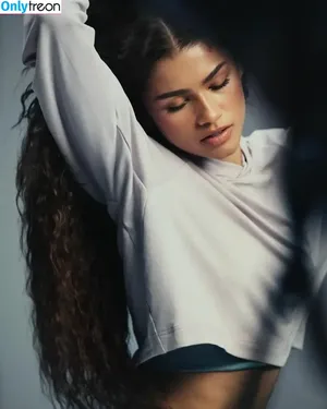 Zendaya nude photo #2721