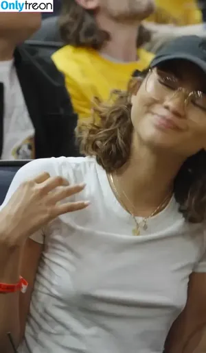 Zendaya nude photo #2725