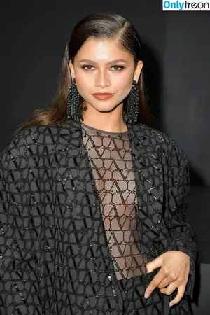 Zendaya nude photo #2735