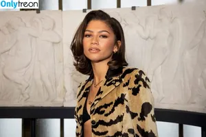 Zendaya nude photo #2759