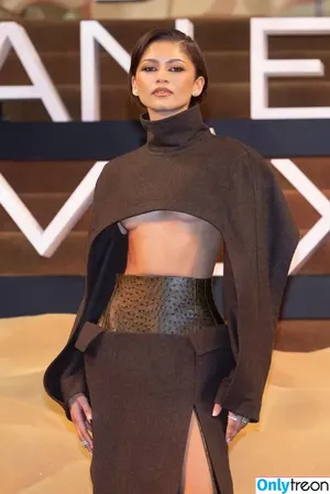 Zendaya nude photo #2765