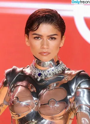 Zendaya nude photo #2774