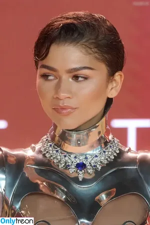 Zendaya nude photo #2775