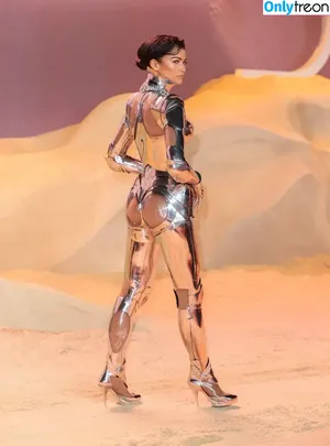 Zendaya nude photo #2778